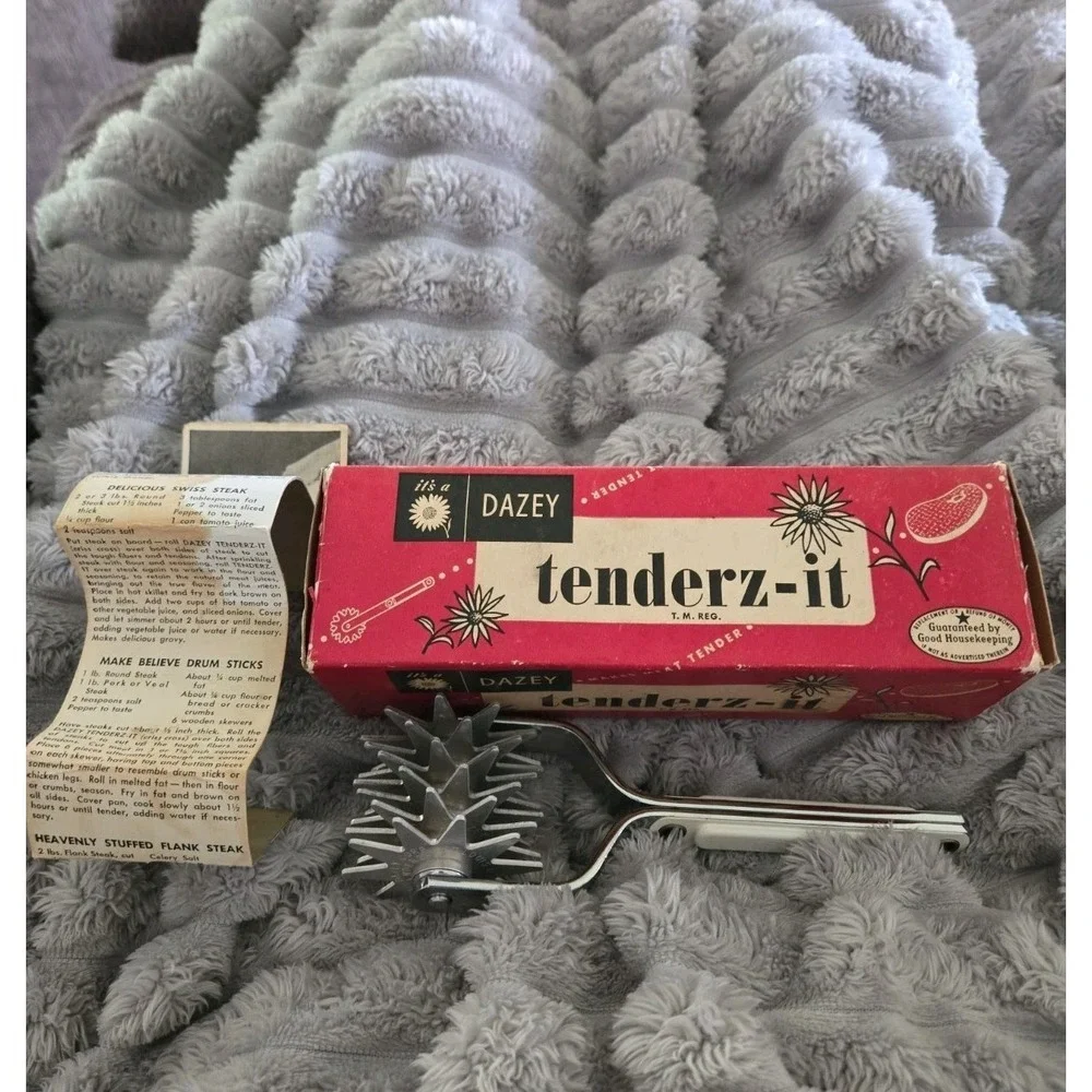 Vintage Tenderz-it Meat Tenderizer By Dazey Corp USA White Appears NOS w/Box